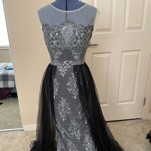 Maniju | Elegant Black and Gray Gown